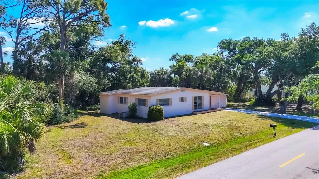 2538 Lakeshore Circle Port Charlotte FL 33952