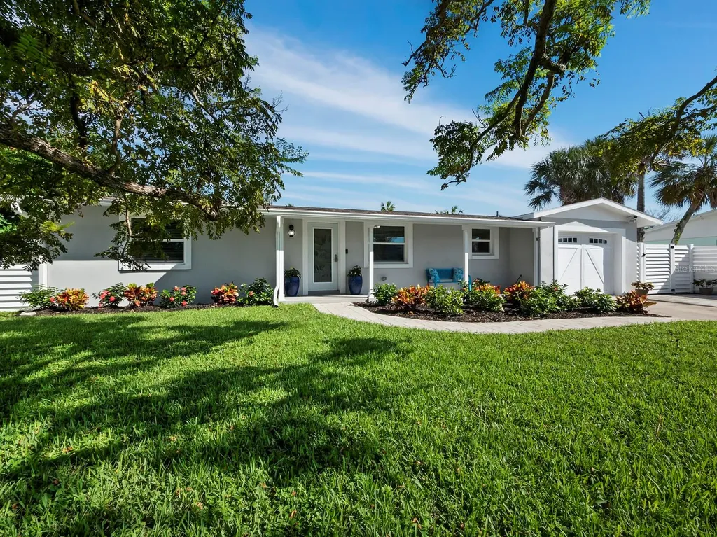 610 Russell Street Longboat Key FL 34228