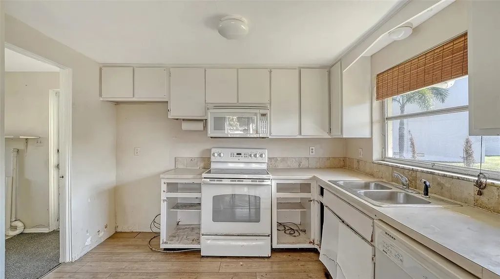 780 Jungle Queen Way Longboat Key FL 34228