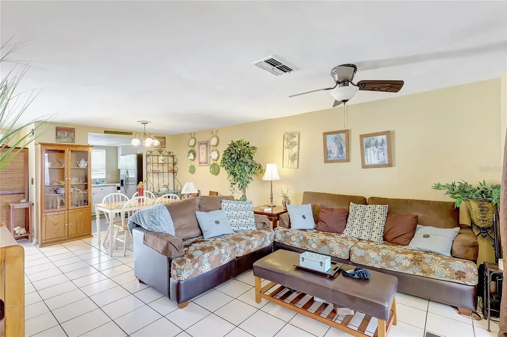 2811 S Pines Drive Largo FL 33771