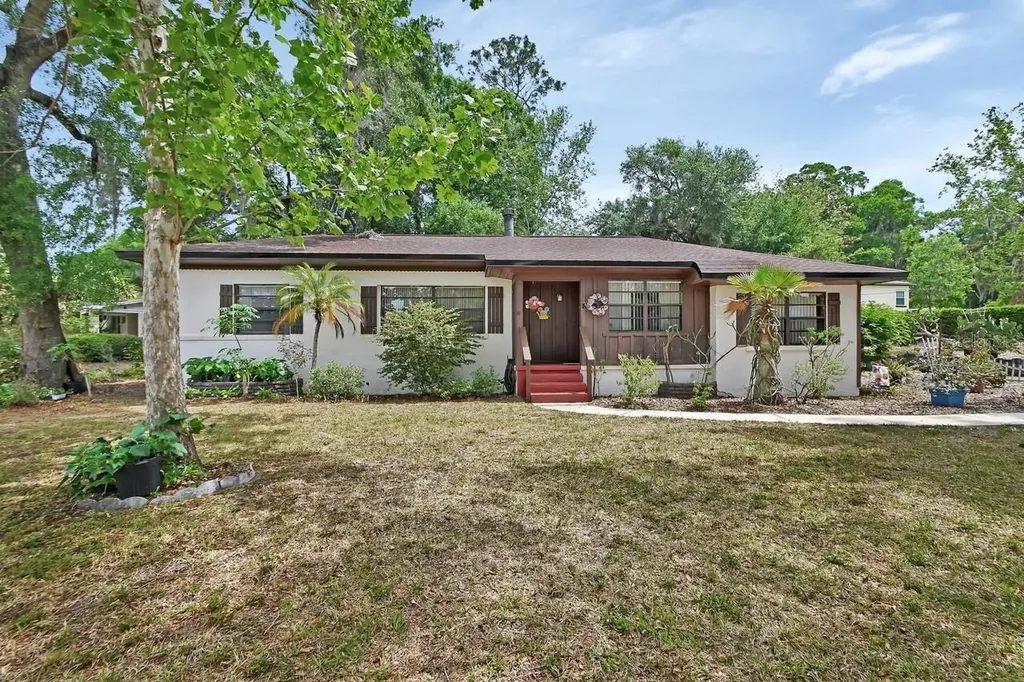 601 N Garfield Avenue Deland FL 32724