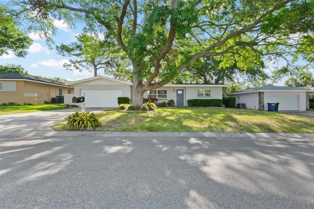 1105 Oakview Avenue Clearwater FL 33756