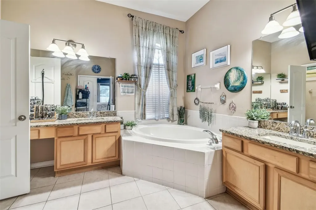 1939 Heartland Circle Valrico FL 33594