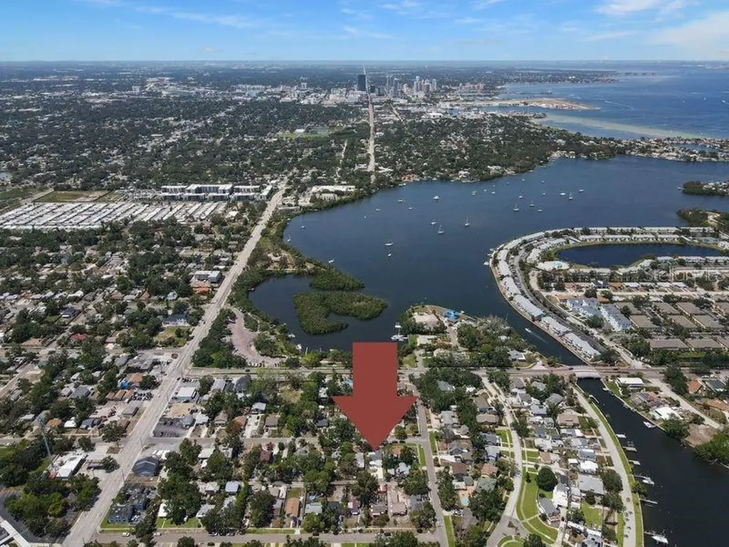 418 40th Avenue S St Petersburg FL 33705