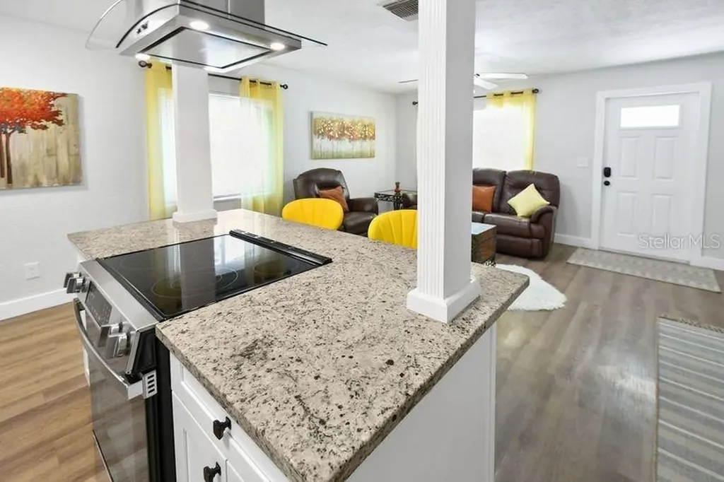 418 40th Avenue S St Petersburg FL 33705