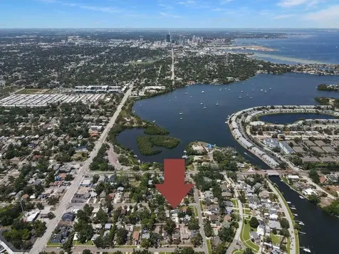 418 40th Avenue S St Petersburg FL 33705