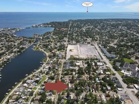 418 40th Avenue S St Petersburg FL 33705