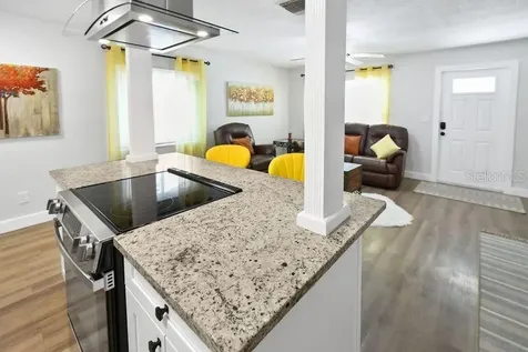 418 40th Avenue S St Petersburg FL 33705