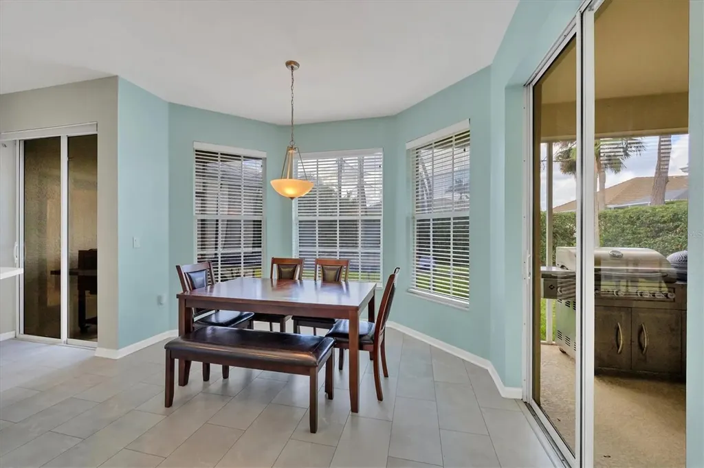 5106 Far Oak Circle Sarasota FL 34238