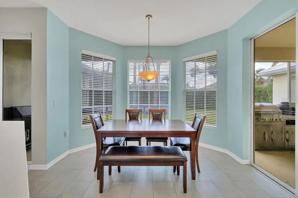 5106 Far Oak Circle Sarasota FL 34238