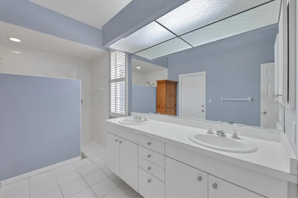 5106 Far Oak Circle Sarasota FL 34238