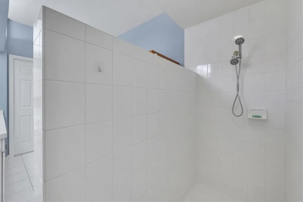 5106 Far Oak Circle Sarasota FL 34238