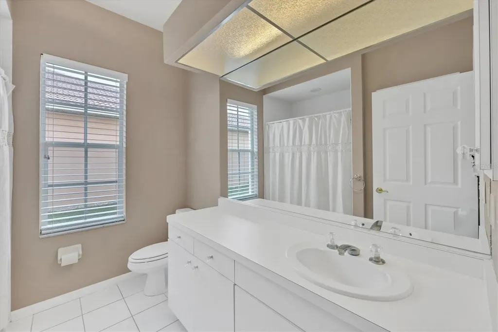 5106 Far Oak Circle Sarasota FL 34238