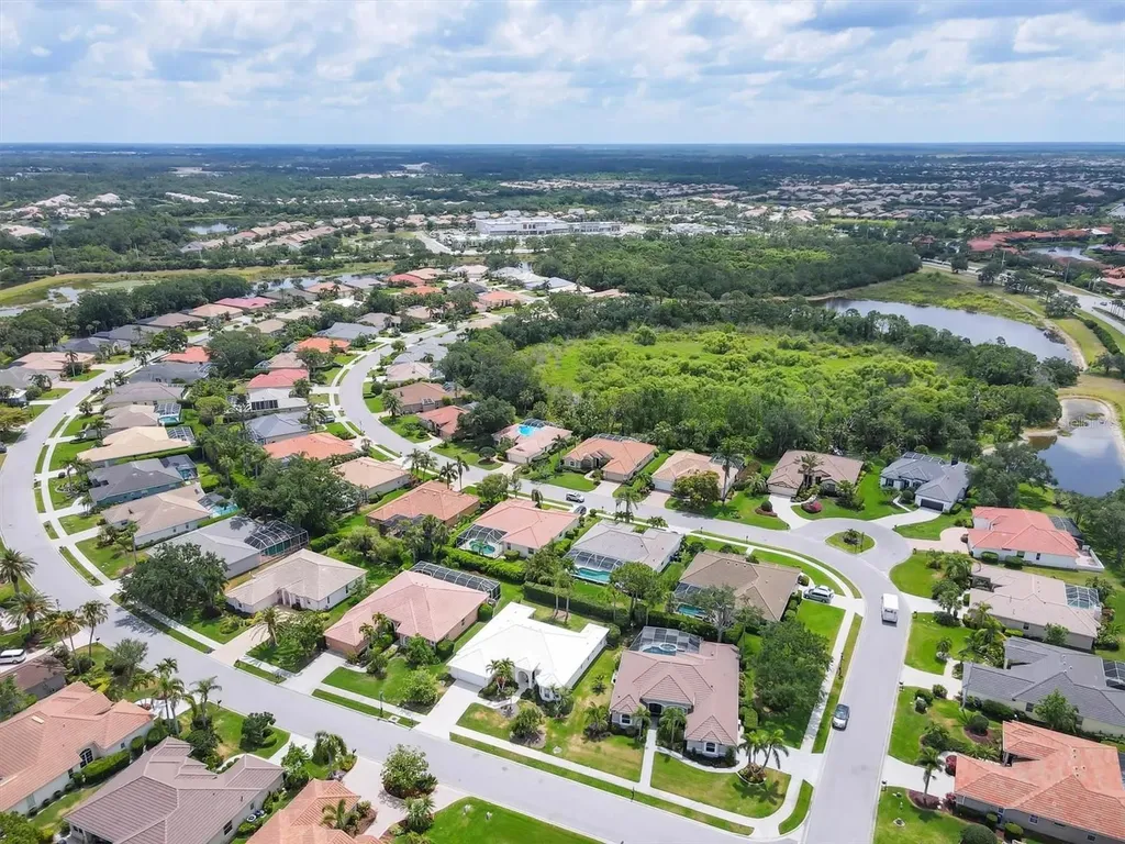 5106 Far Oak Circle Sarasota FL 34238