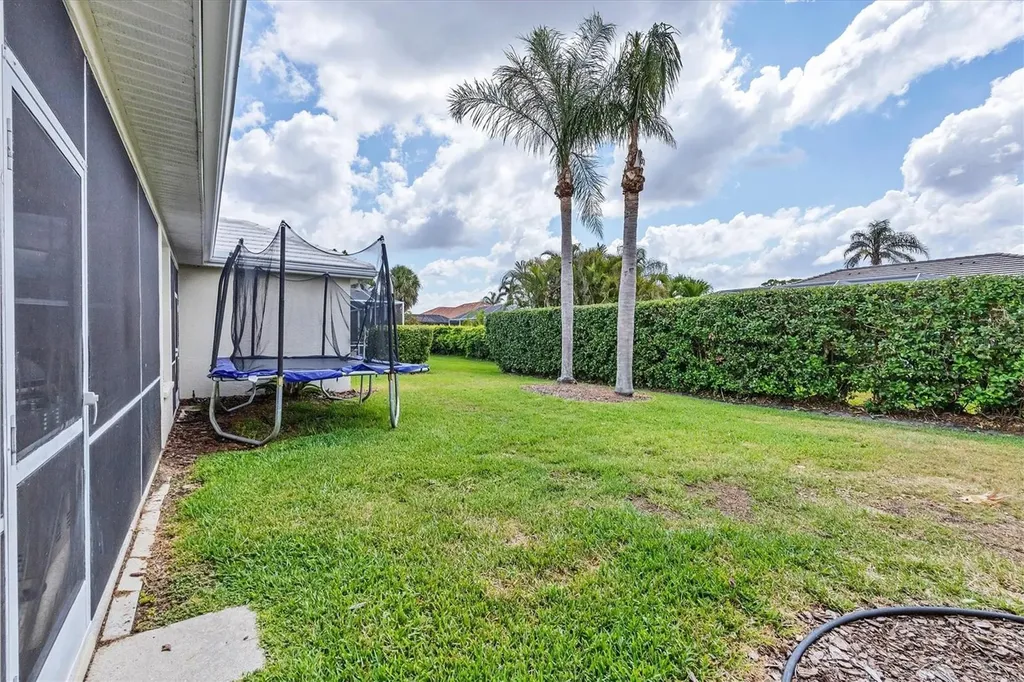 5106 Far Oak Circle Sarasota FL 34238