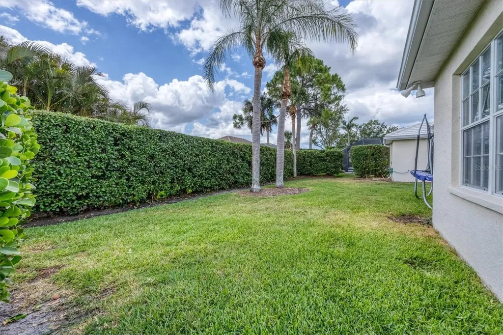 5106 Far Oak Circle Sarasota FL 34238
