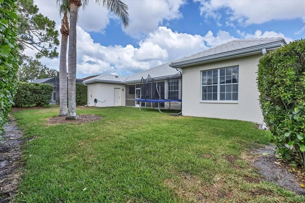 5106 Far Oak Circle Sarasota FL 34238