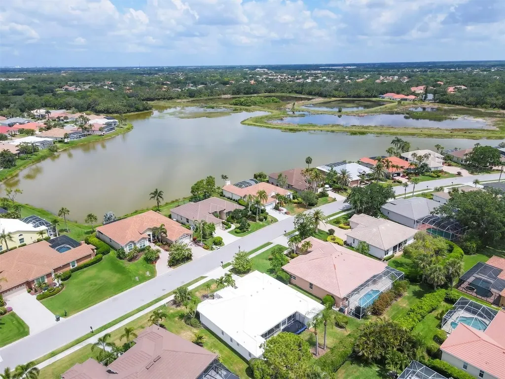 5106 Far Oak Circle Sarasota FL 34238
