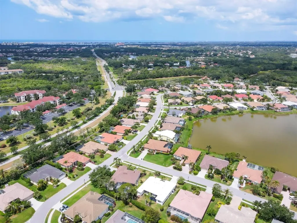 5106 Far Oak Circle Sarasota FL 34238