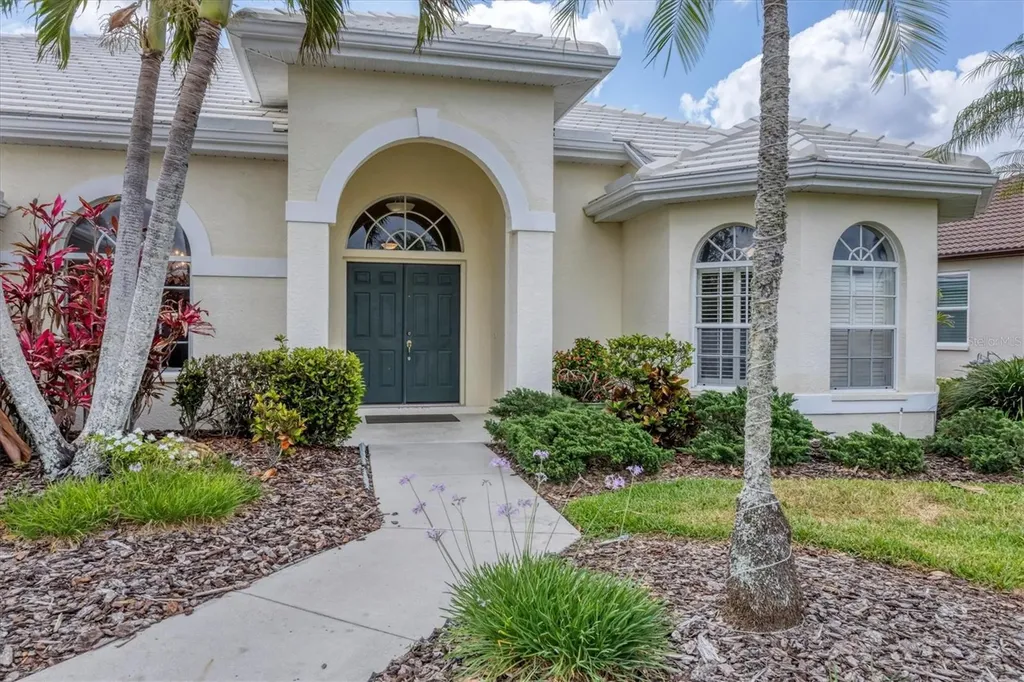 5106 Far Oak Circle Sarasota FL 34238