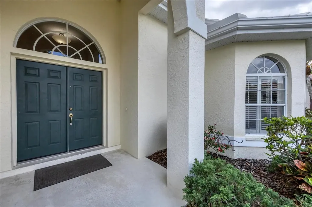 5106 Far Oak Circle Sarasota FL 34238