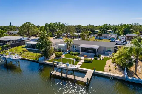 9301 Sun Isle Drive NE St Petersburg FL 33702