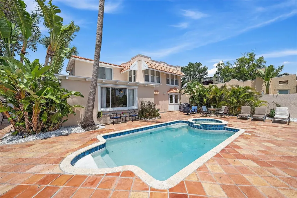 1723 Bay Street Sarasota FL 34236