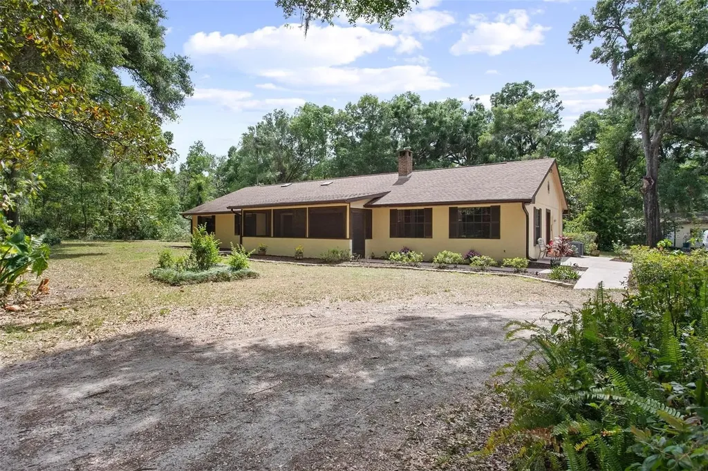 1690 S Adelle Avenue Deland FL 32720