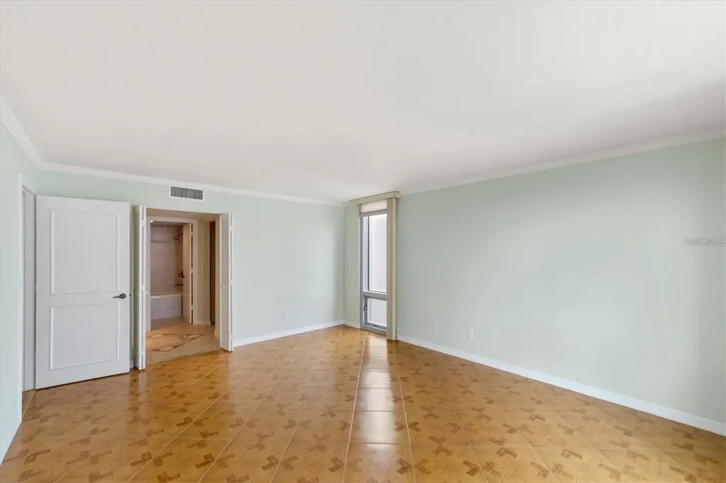 1111 N Gulfstream Avenue Sarasota FL 34236