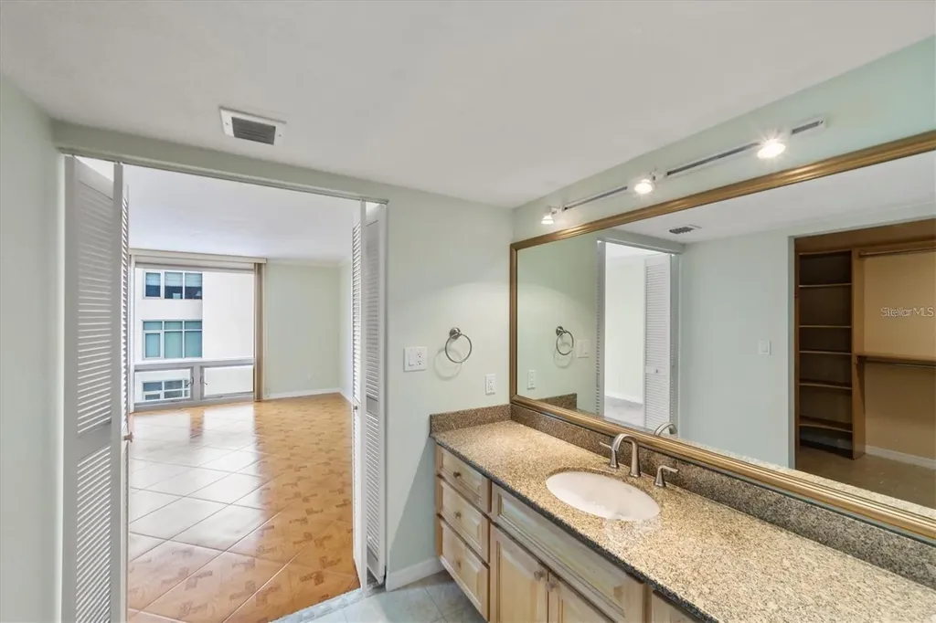 1111 N Gulfstream Avenue Sarasota FL 34236