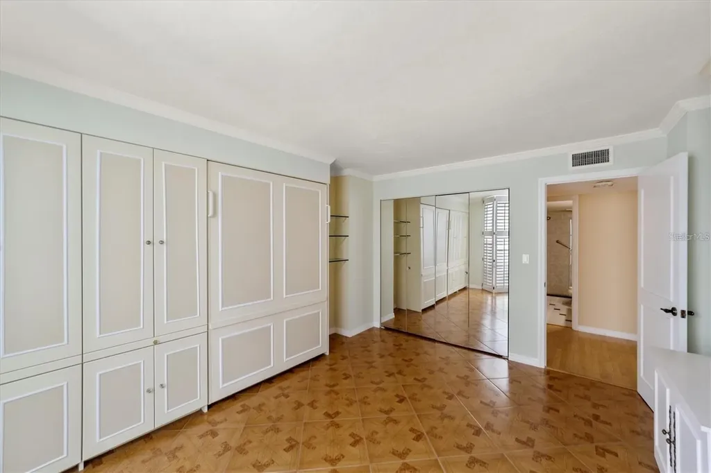 1111 N Gulfstream Avenue Sarasota FL 34236