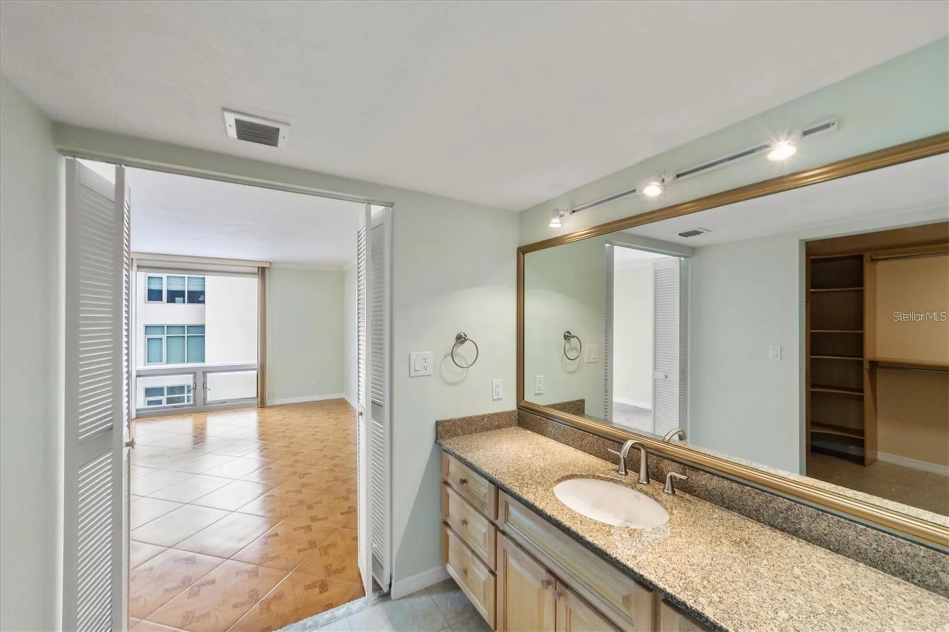 1111 N Gulfstream Avenue Sarasota FL 34236
