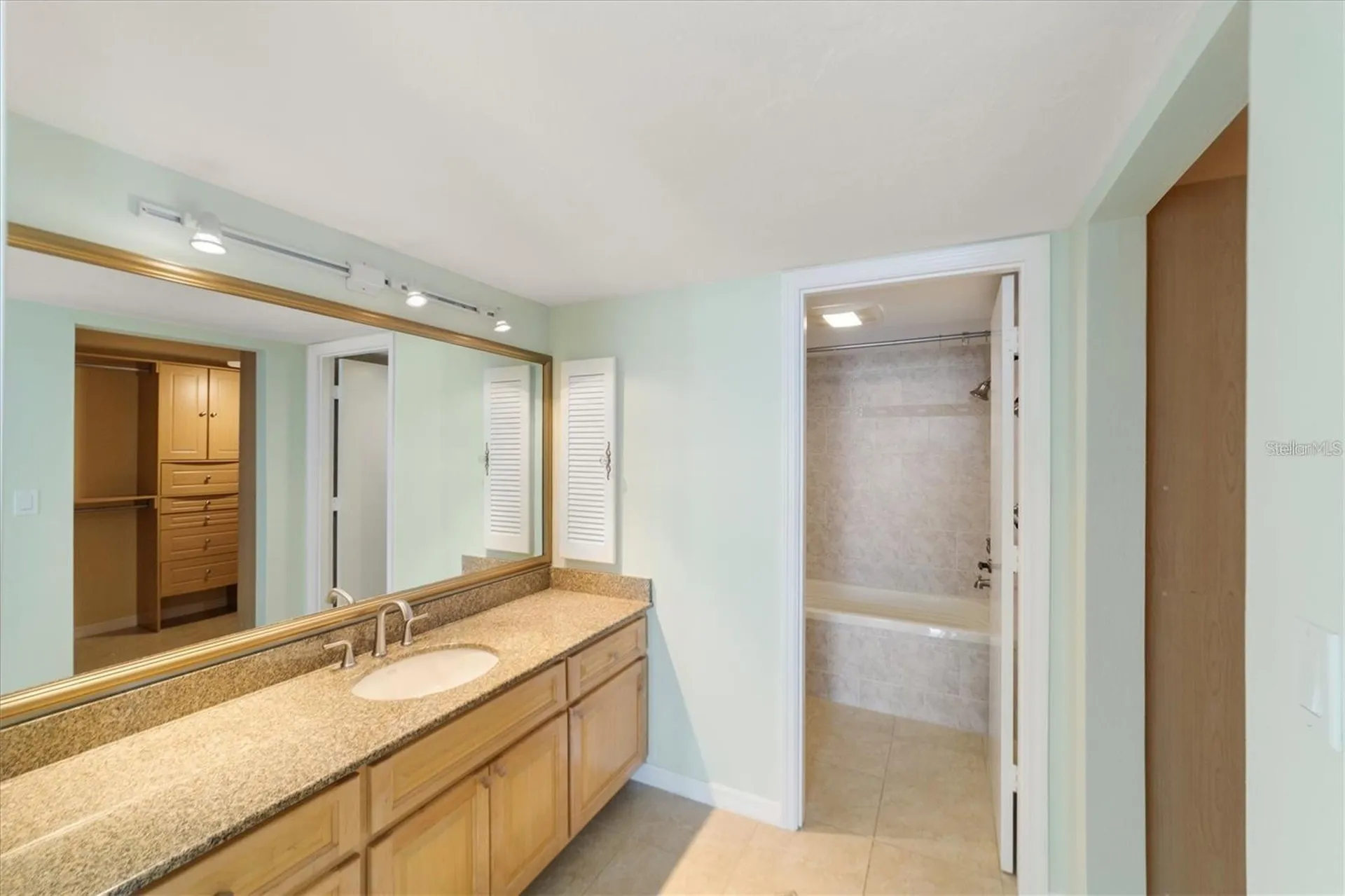 1111 N Gulfstream Avenue Sarasota FL 34236
