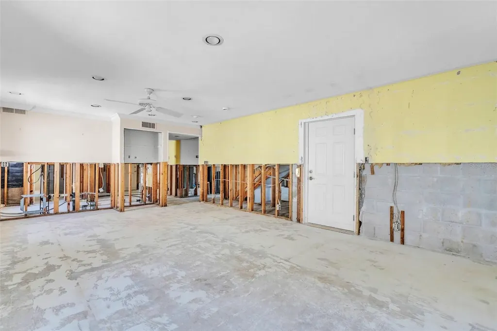 1058 Eldorado Avenue Clearwater Beach FL 33767