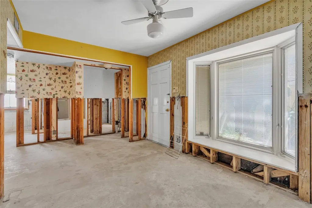 1058 Eldorado Avenue Clearwater Beach FL 33767