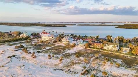 1058 Eldorado Avenue Clearwater Beach FL 33767