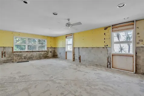 1058 Eldorado Avenue Clearwater Beach FL 33767