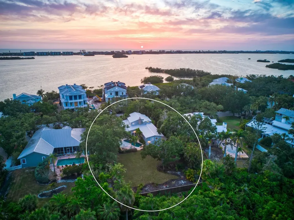 8871 Fishermens Bay Drive Sarasota FL 34231