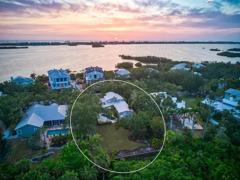 8871 Fishermens Bay Drive Sarasota FL 34231