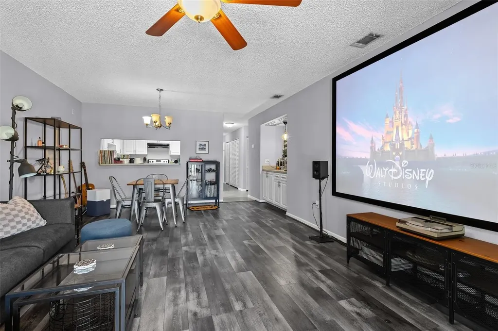 3709 Greenery Court Tampa FL 33618