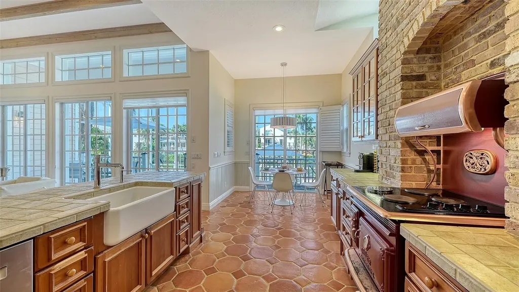 5024 Commonwealth Drive Sarasota FL 34242