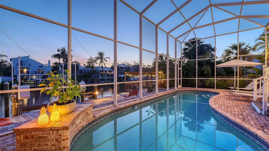 5024 Commonwealth Drive Sarasota FL 34242