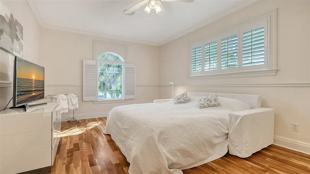 5024 Commonwealth Drive Sarasota FL 34242