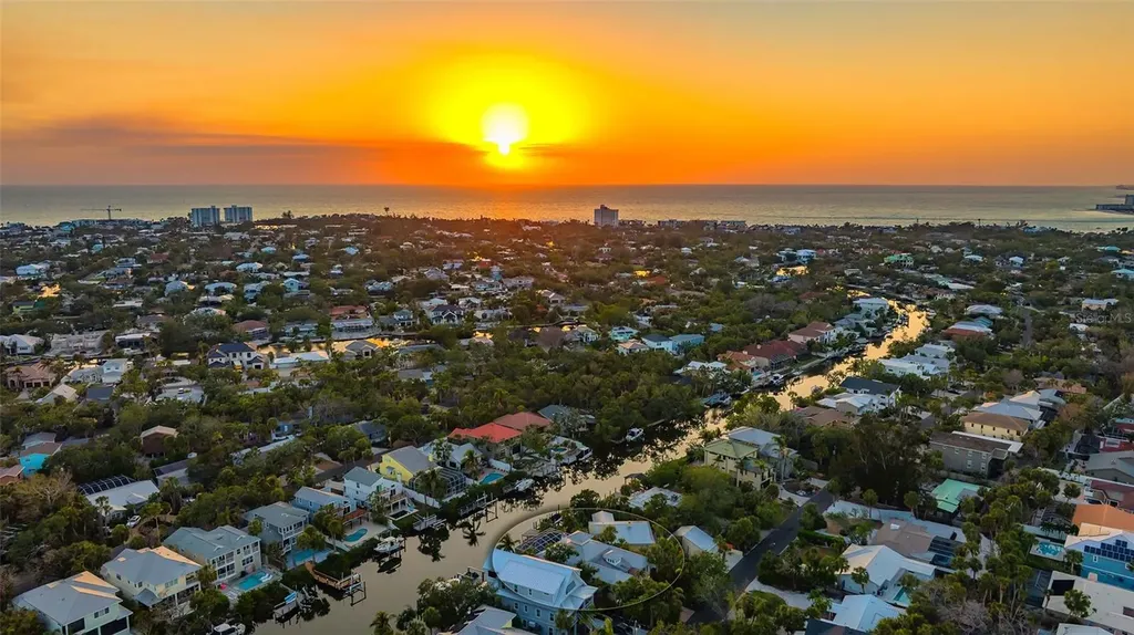 5024 Commonwealth Drive Sarasota FL 34242