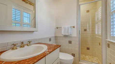5024 Commonwealth Drive Sarasota FL 34242
