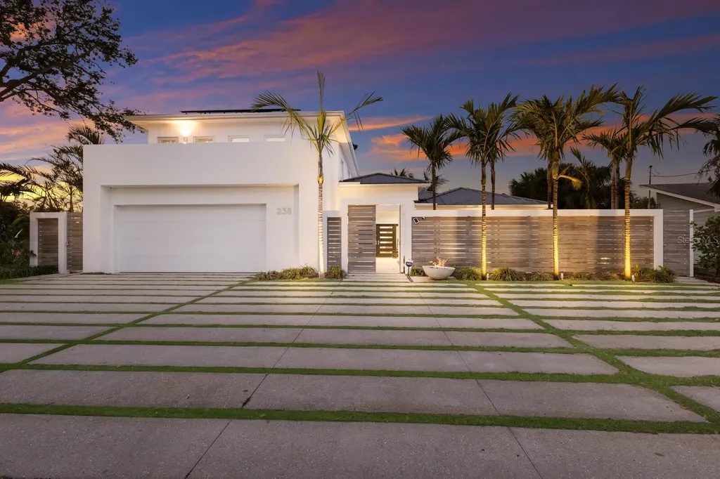 238 Island Circle Sarasota FL 34242