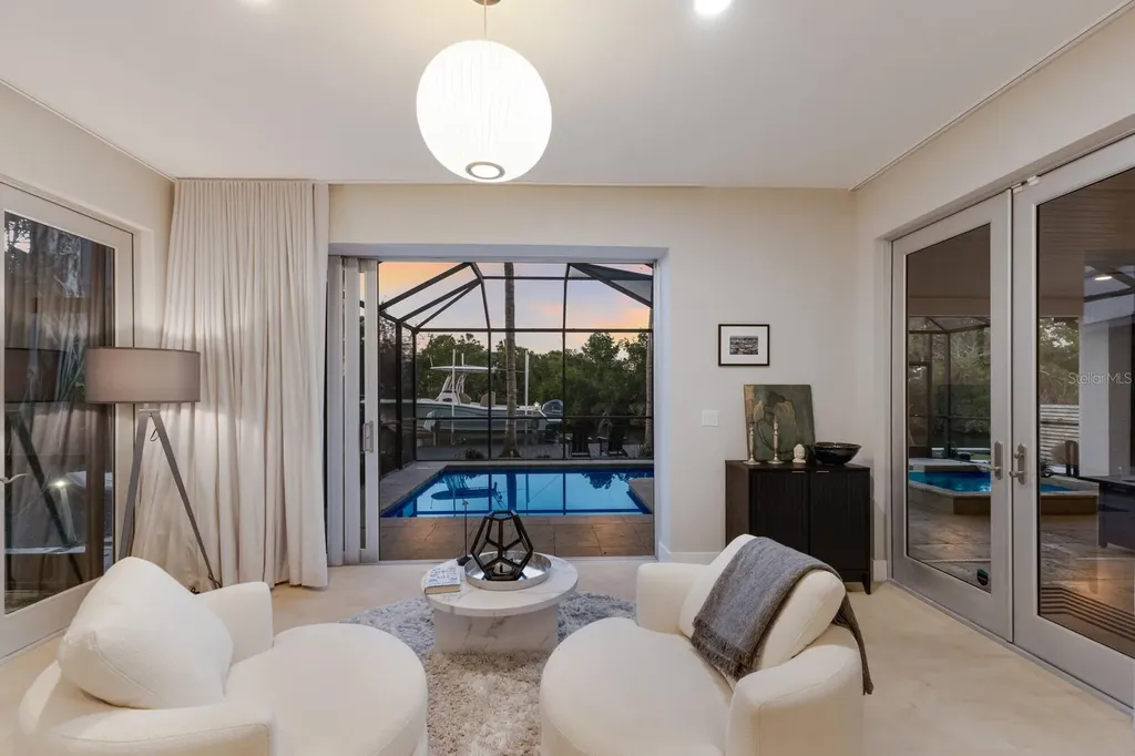 238 Island Circle Sarasota FL 34242