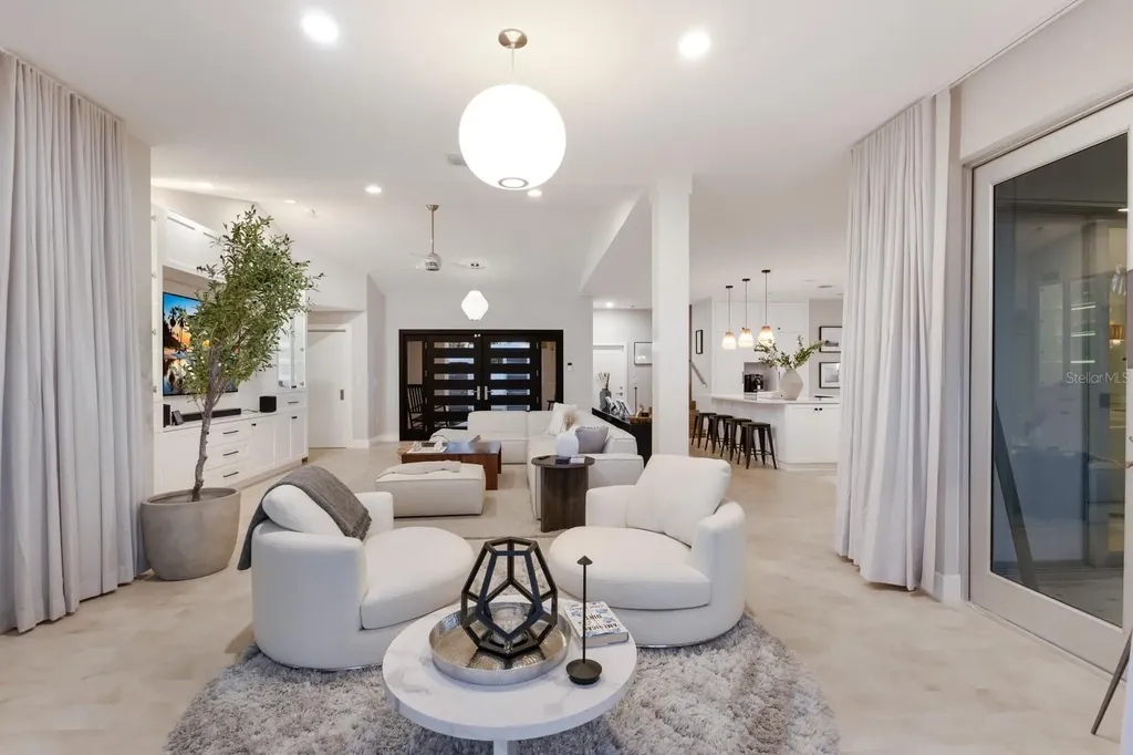238 Island Circle Sarasota FL 34242