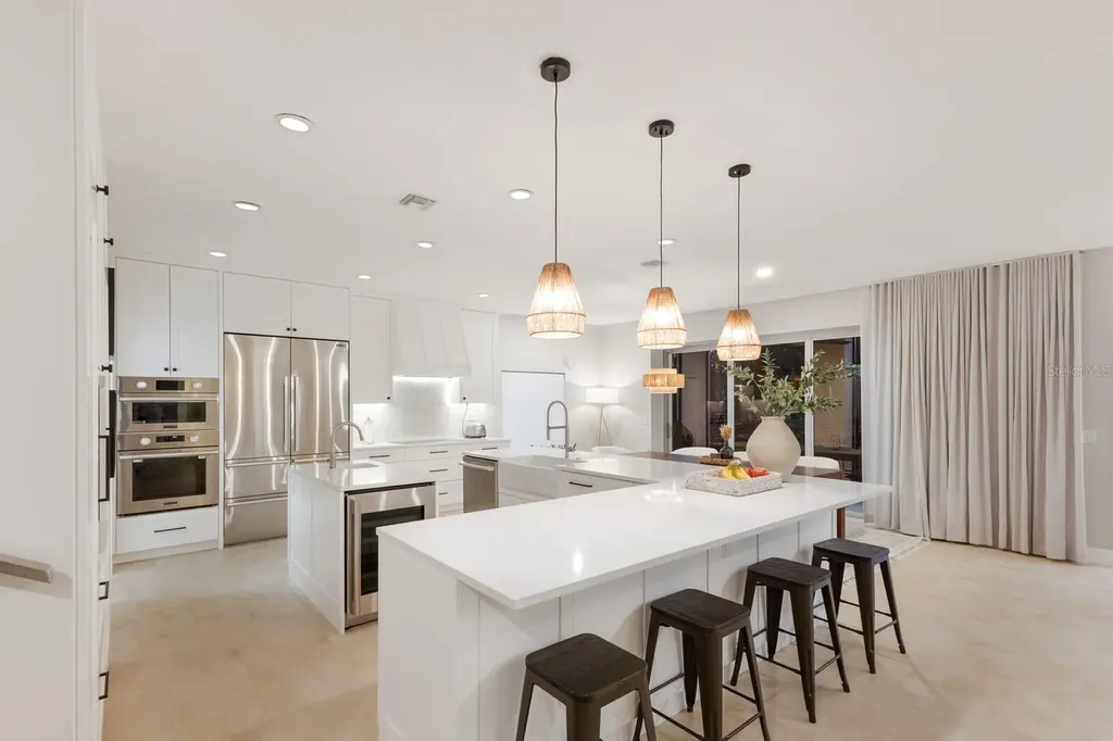 238 Island Circle Sarasota FL 34242