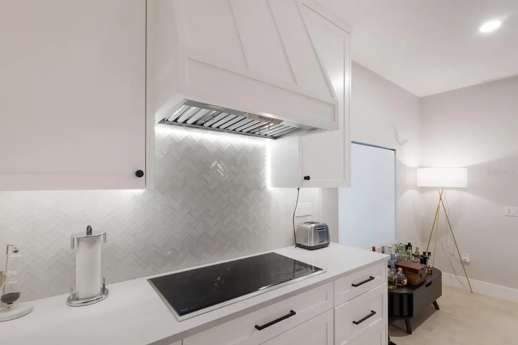 238 Island Circle Sarasota FL 34242